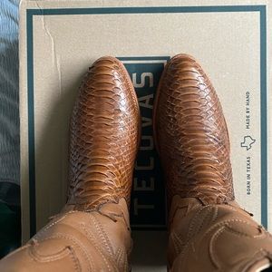 Tecovas “The Brady” Tan Python 11D EUC 499$